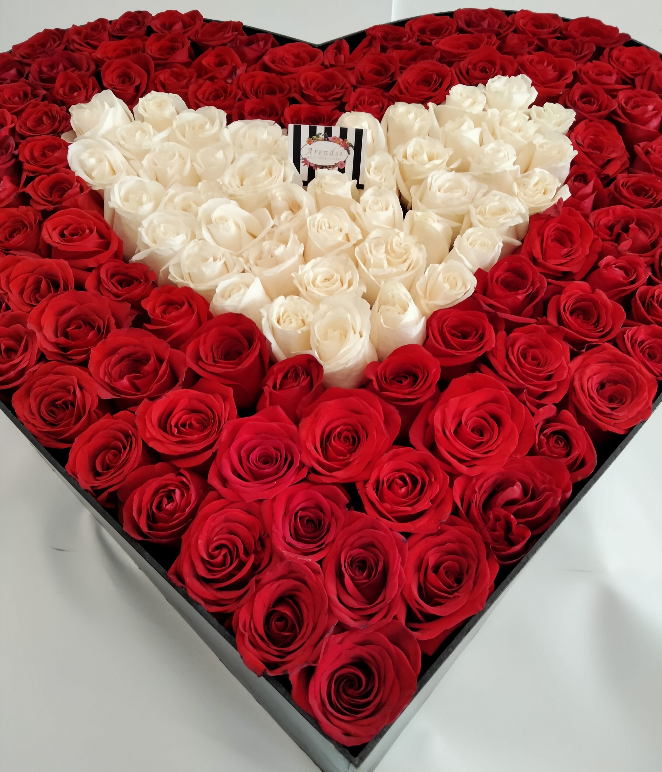 Caja corazón grande con 150 rosas Modelo 640 ⋆ Arendsi